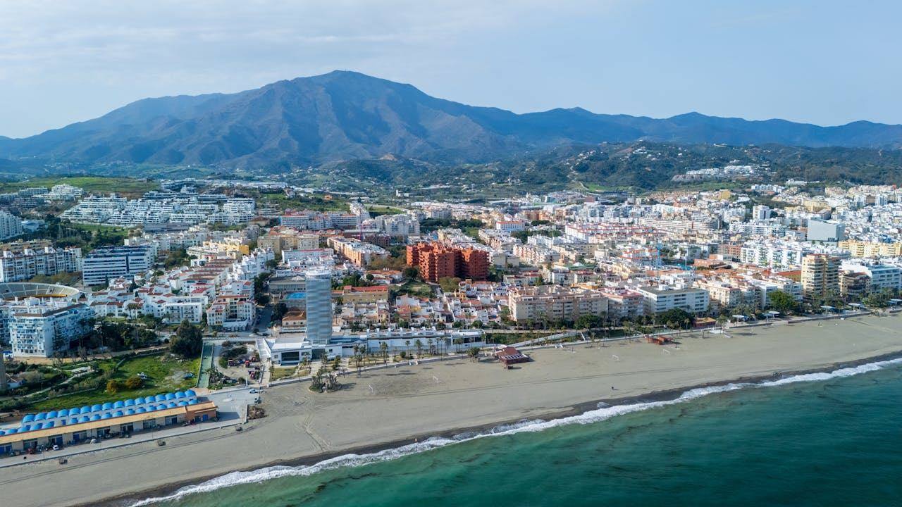 Alhaurín el Grande rental sub-markets compared: golf-course villas, the casco, hillside villas, rural fincas