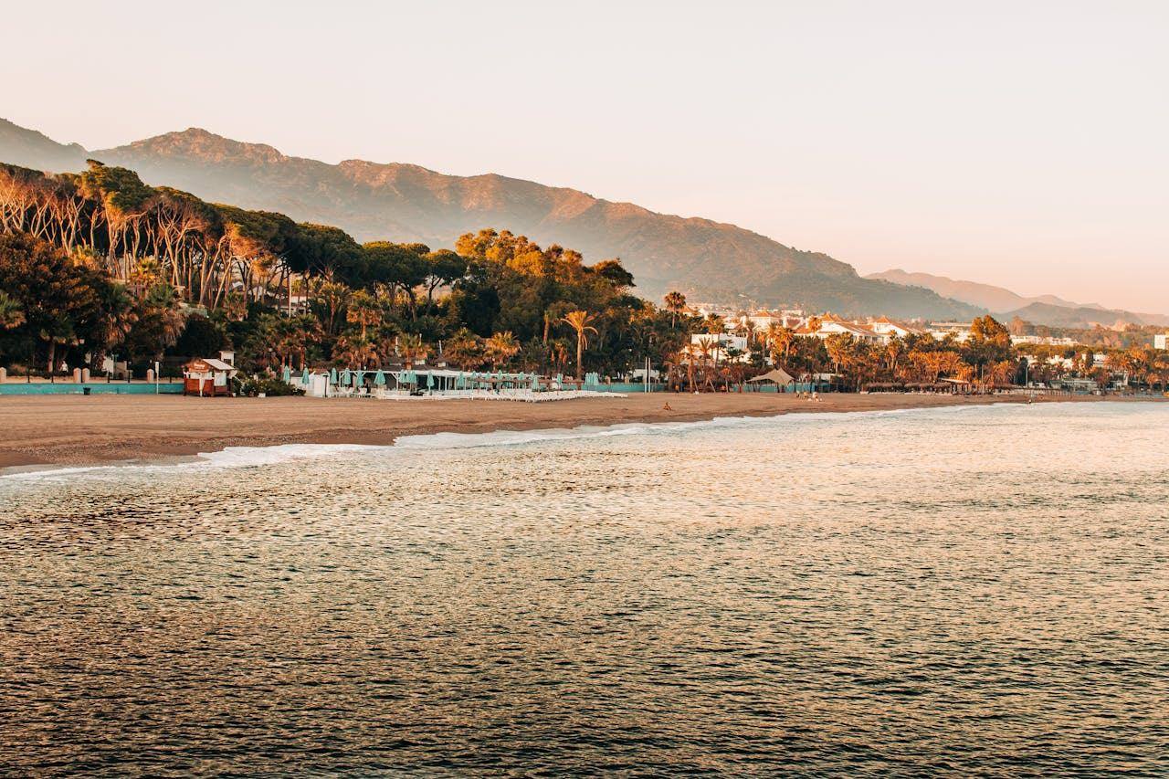International schools and mid-stay relocating-family rental in Alhaurín el Grande