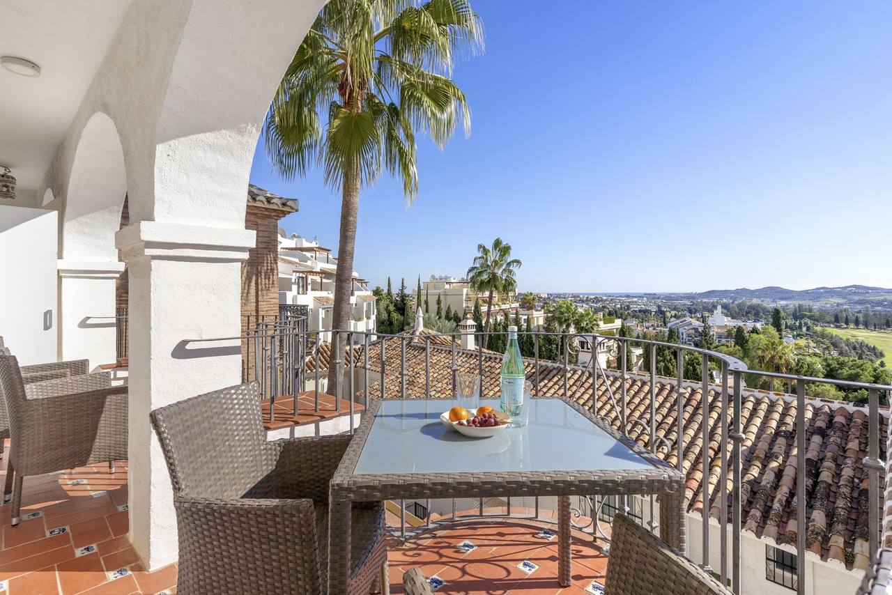 The weekend-escape market for Alhaurín el Grande: short rural breaks for Málaga families